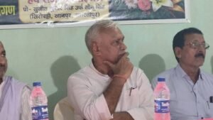 छह साल बाद स्नातक एमएलसी का खानपुर दौरा, युवाओं ने पूछा—“जीतने के बाद कहां थे